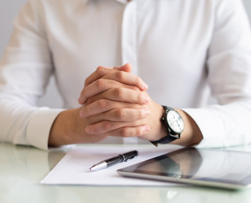 GERENTE ENTREVISTANDO